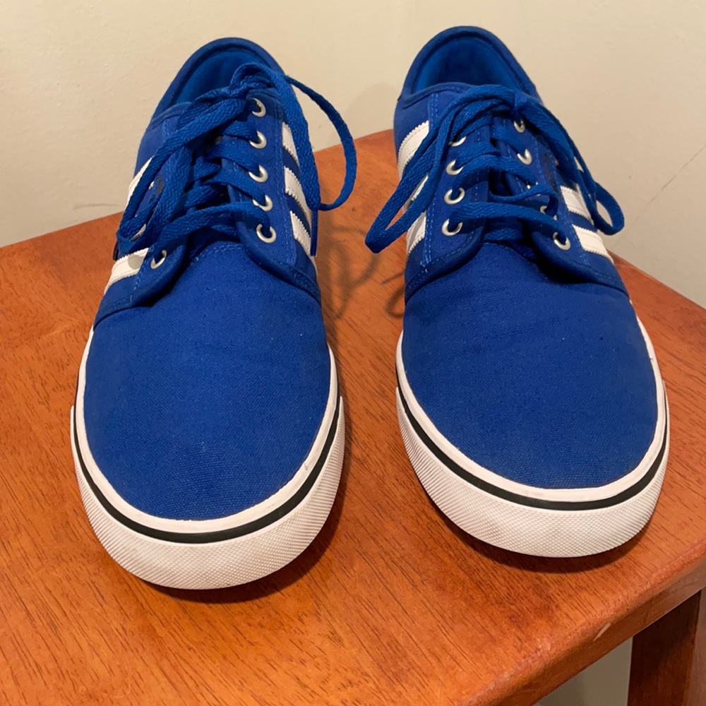 Adidas men shoes worn twice but in a great condition like brand new